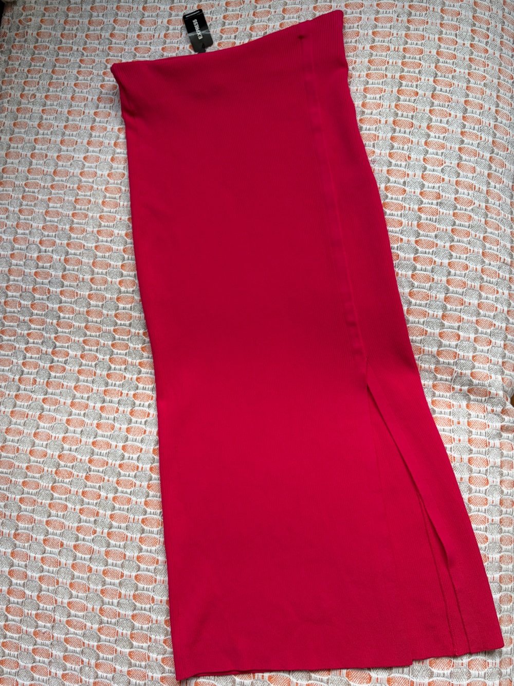 BNWT Express Body Contour Ribbed Midi Skirt with Slit in Vibrant Fuchsia